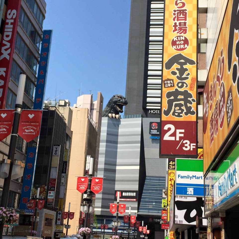 Godzilla em prédio no Japão