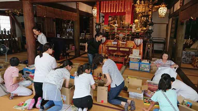 Grupo Otera Oyatsu auda crianças carentes no Japão