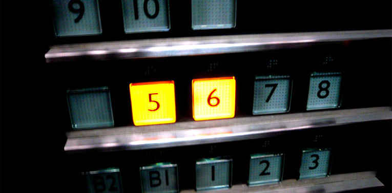 Número 4 no elevador