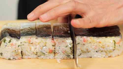Cortando sushi de cavalinha