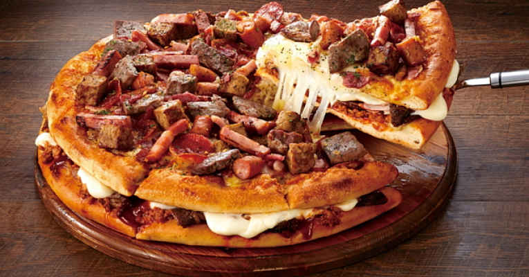 Pizza sanduíche de carne