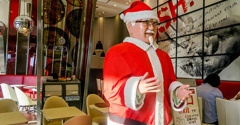 Qual o motivo dos japoneses comerem KFC no Natal?