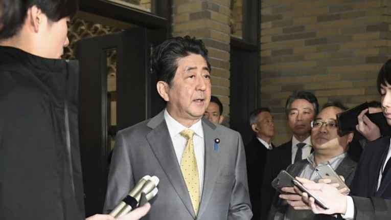 Shinzo Abe faz declaração a imprensa