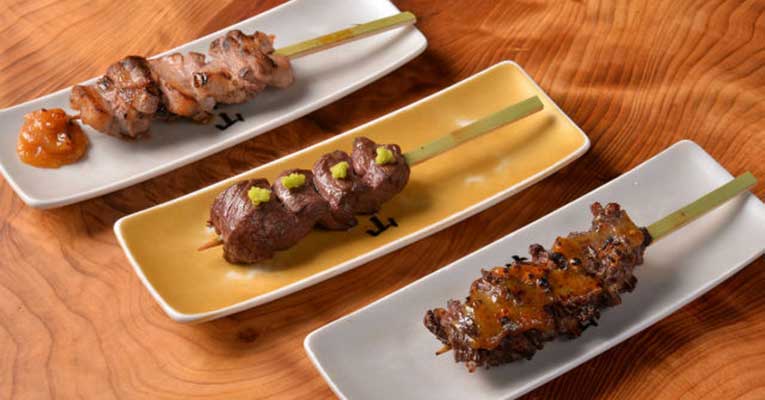 Yakitori (espetinhos de frango ao estilo japonês)